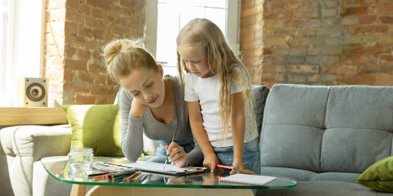 7 conseils pratiques pour organiser l’école à la maison (sans te mettre la pression)