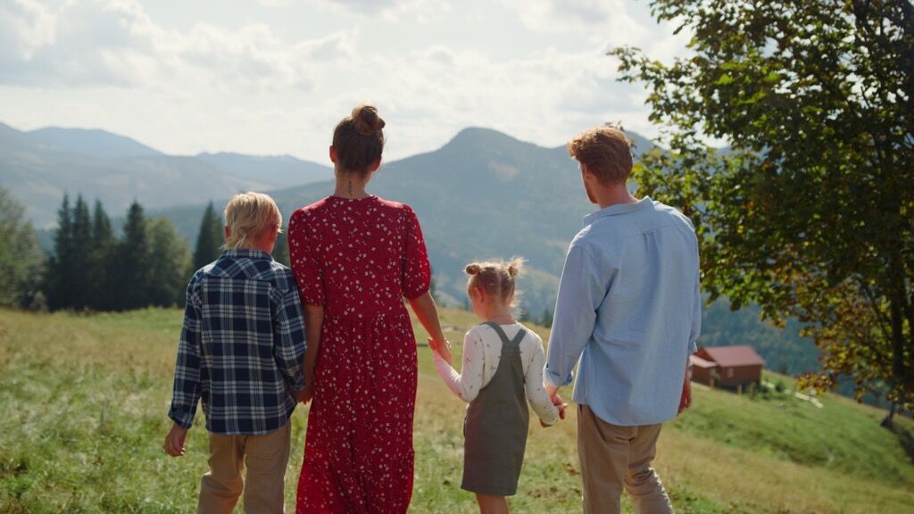 Comment devenir une famille nomade en 2026 : statut, démarches et argent