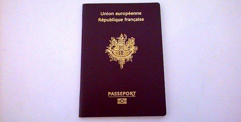 Formalités pour voyager en famille : Le passeport