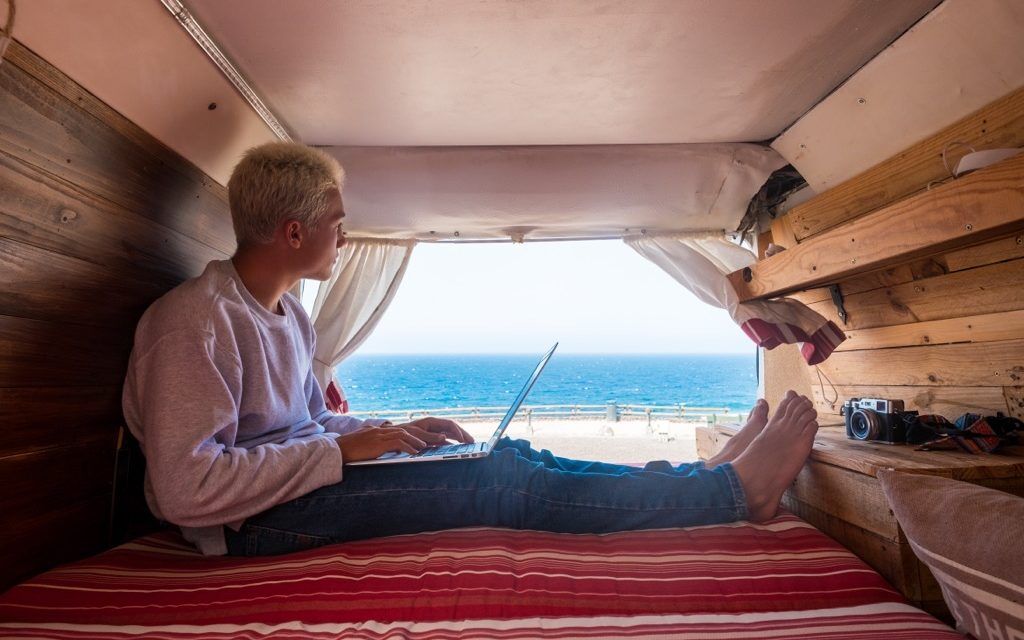 Devenir nomade digital : vivre en van (ou en camion aménagé)